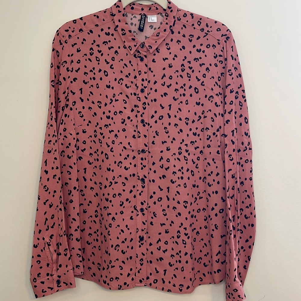 H&M button down long-sleeves shirt